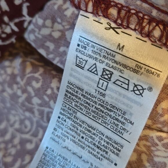 Old Navy Maroon Patterned Blouse Medium Womens Shirt Top Casual Office Tshirt - Picture 9 of 15